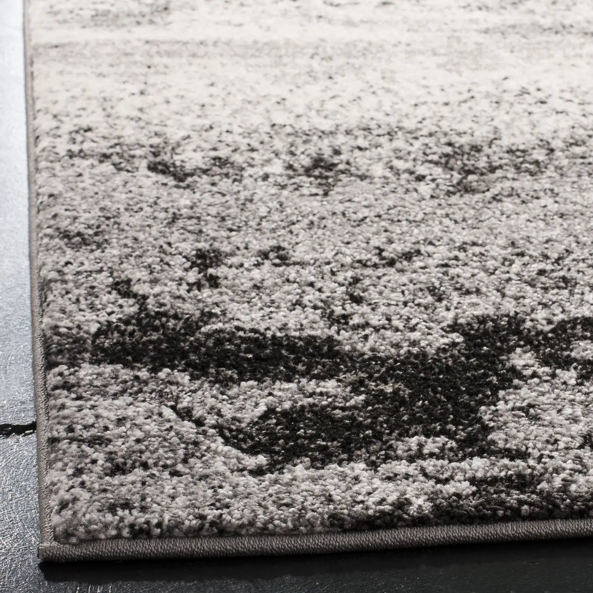 Safavieh Spirit 100 4'-0" x 6'-0" Rug in Charcoal / Light Grey