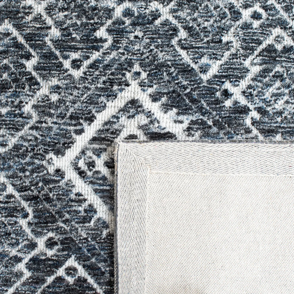 Safavieh Roslyn 4'-0" x 6'-0" Rug in Blue / Ivory