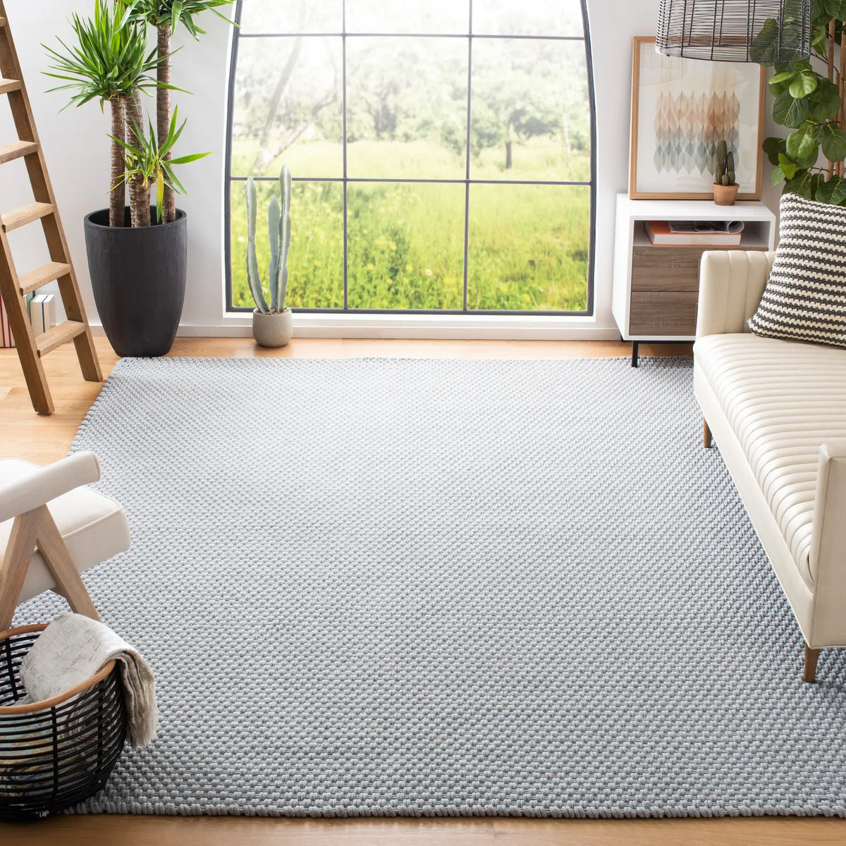 Safavieh Salem 6'-0" x 9'-0" Rug in Grey