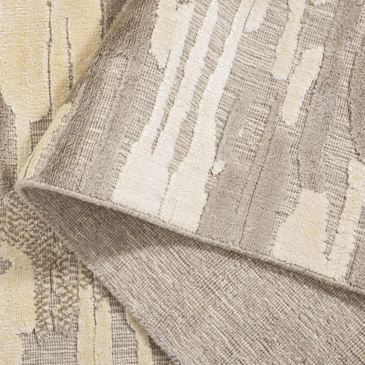 Safavieh Mirage 6'-0" x 9'-0" Rug in Brown / Grey