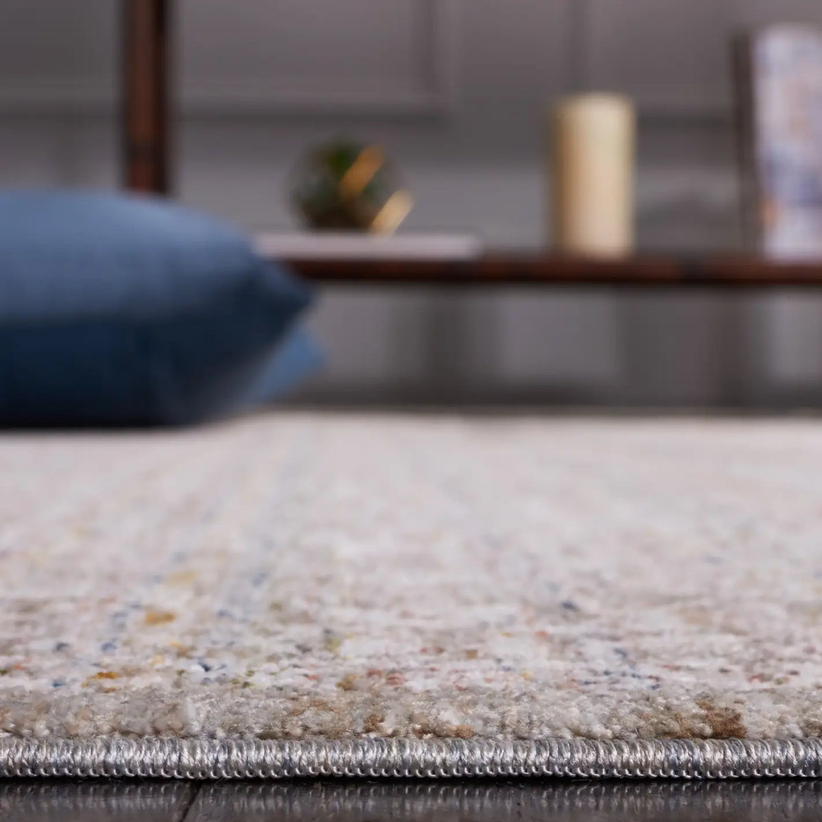 Safavieh Harlow 4'-0" x 6'-0" Rug in Sage / Ivory