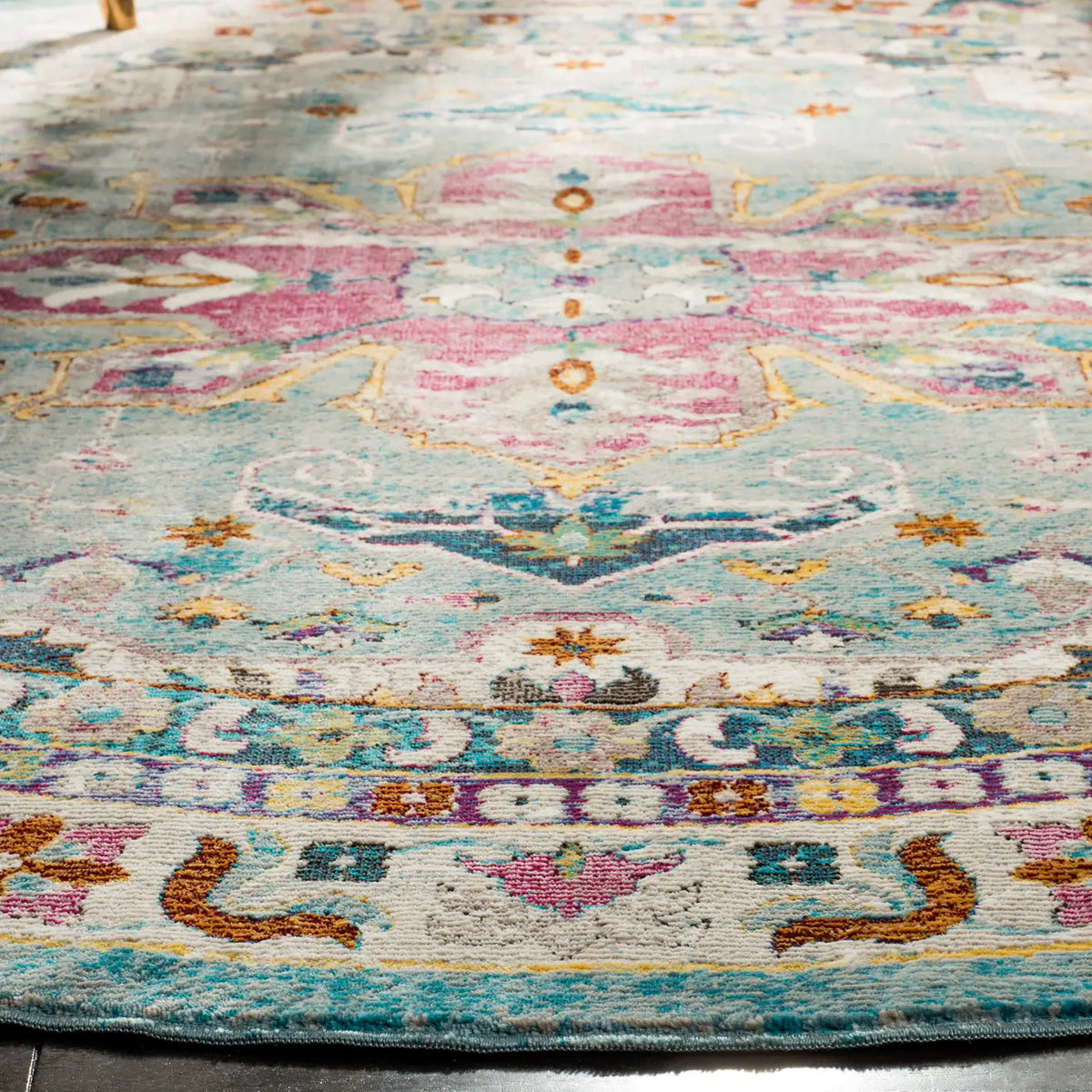Safavieh Aria 6'-5" x 6'-5" Rug in Green / Creme