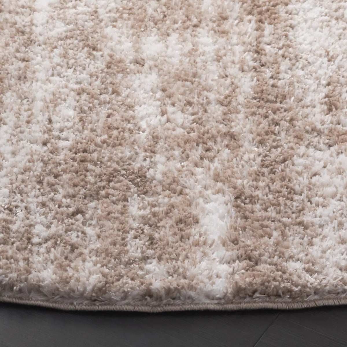 Safavieh Penelope Shag 6'-7" x 6'-7" Rug in Taupe / Ivory