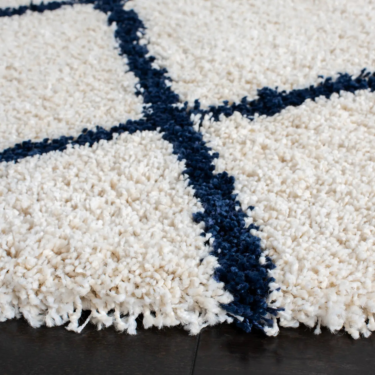 Safavieh Hudson Shag 7'-0" x 7'-0" Rug in Ivory / Navy