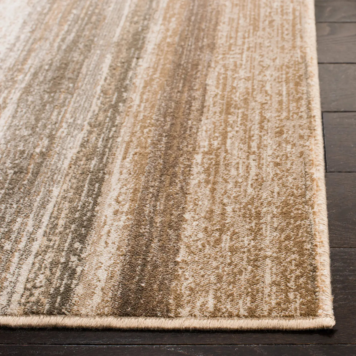 Safavieh Vintage 4'-0" x 5'-7" Rug in Caramel