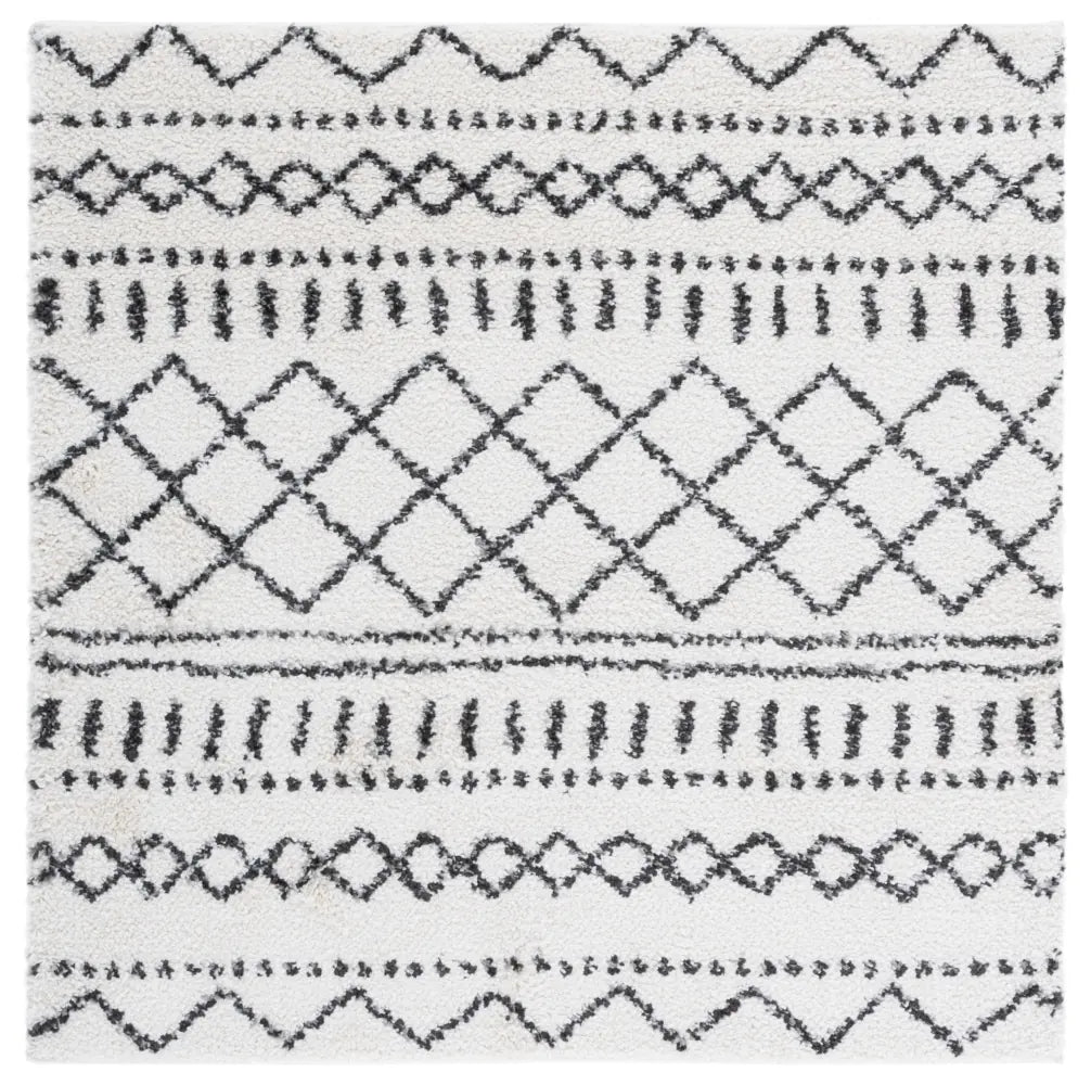 Safavieh Arizona Shag 5'-1" x 5'-1" Rug in Ivory / Black