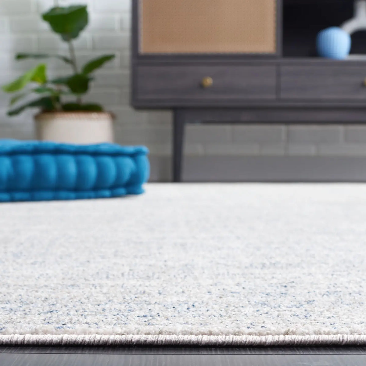 Safavieh Dune 4'-0" x 6'-0" Rug in Blue / Grey