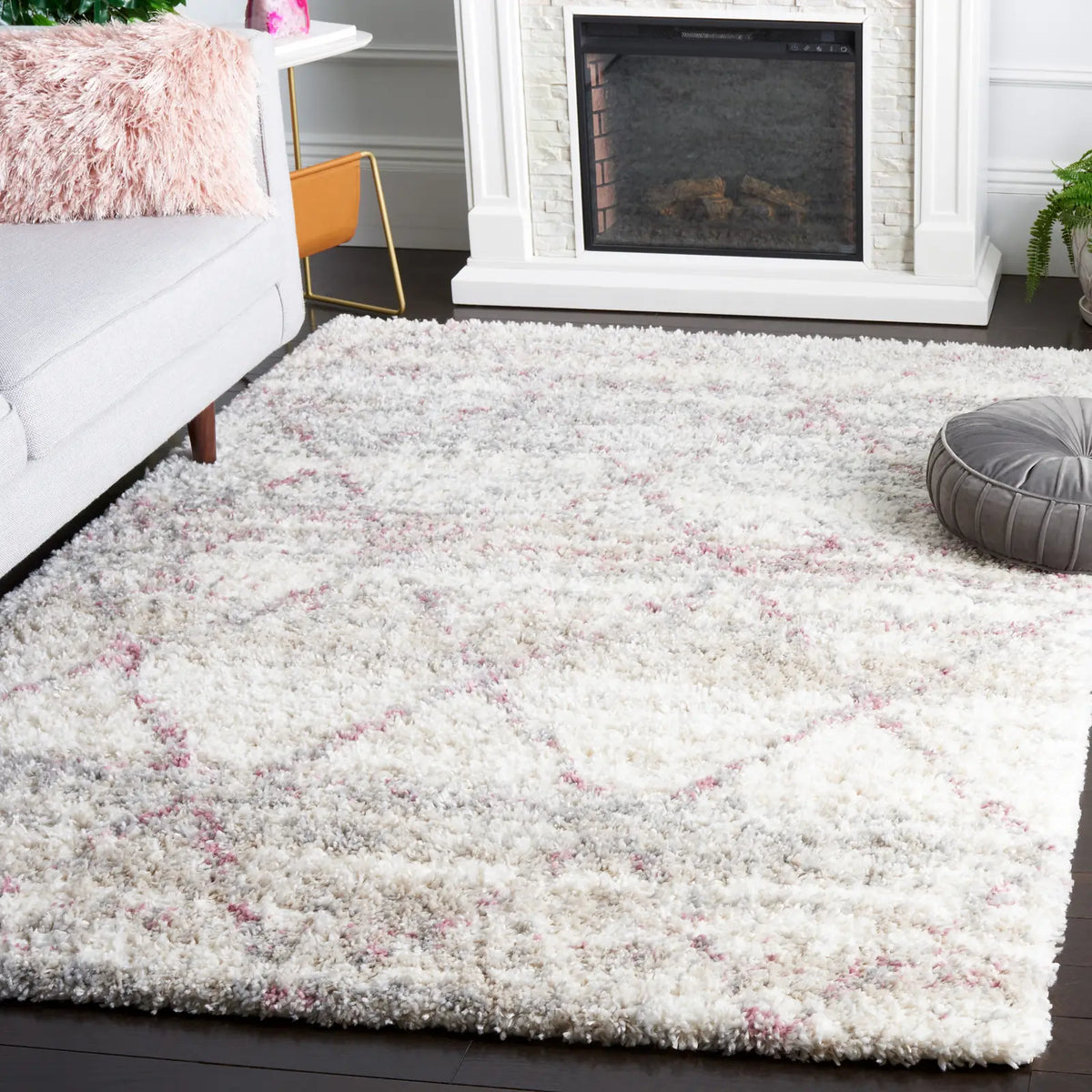 Safavieh Fontana Shag 800 4'-0" x 6'-0" Rug in Pink / Ivory