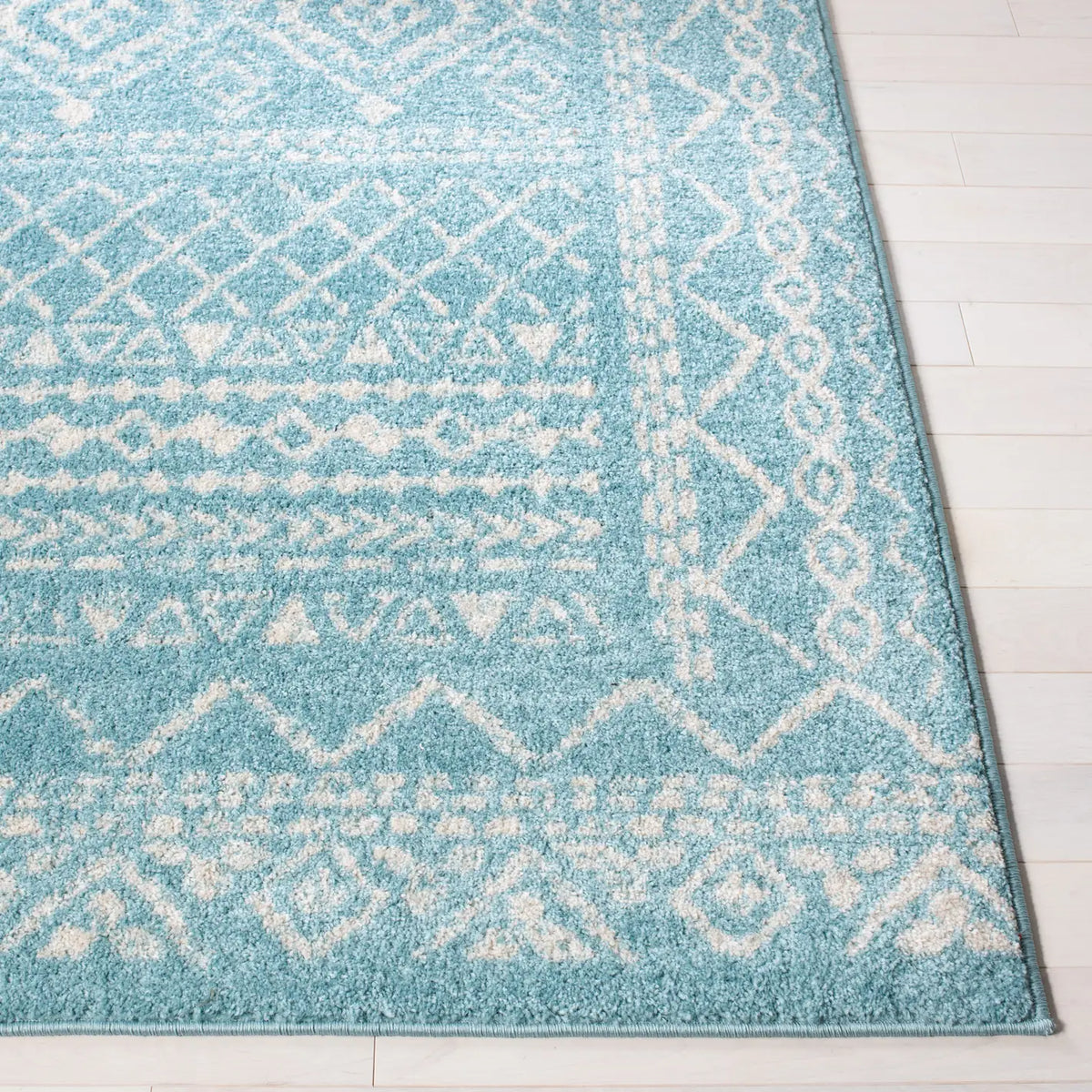 Safavieh Tulum 4'-0" x 6'-0" Rug in Turquoise / Ivory
