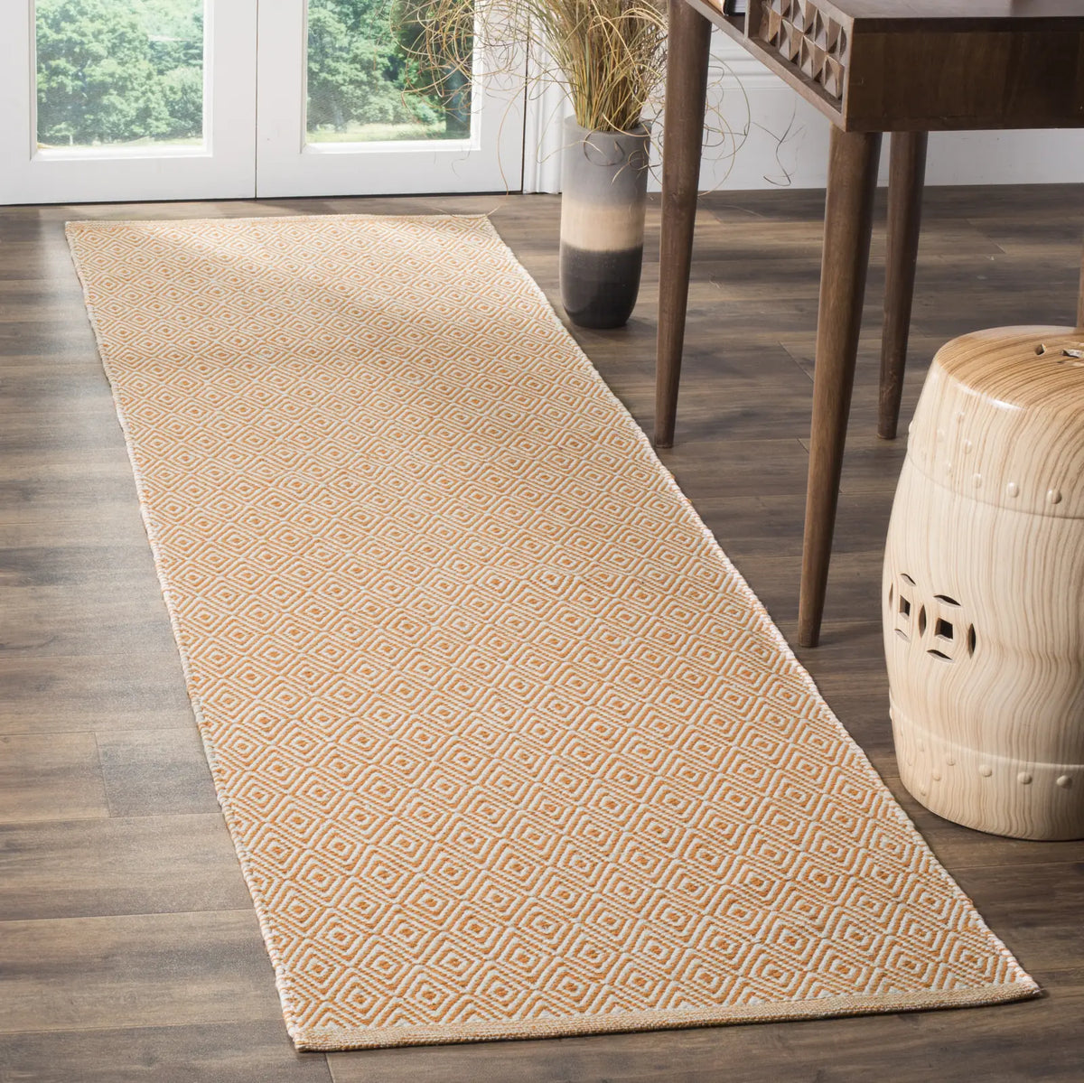 Safavieh Montauk 2'-3" x 6'-0" Rug in Ivory / Rust