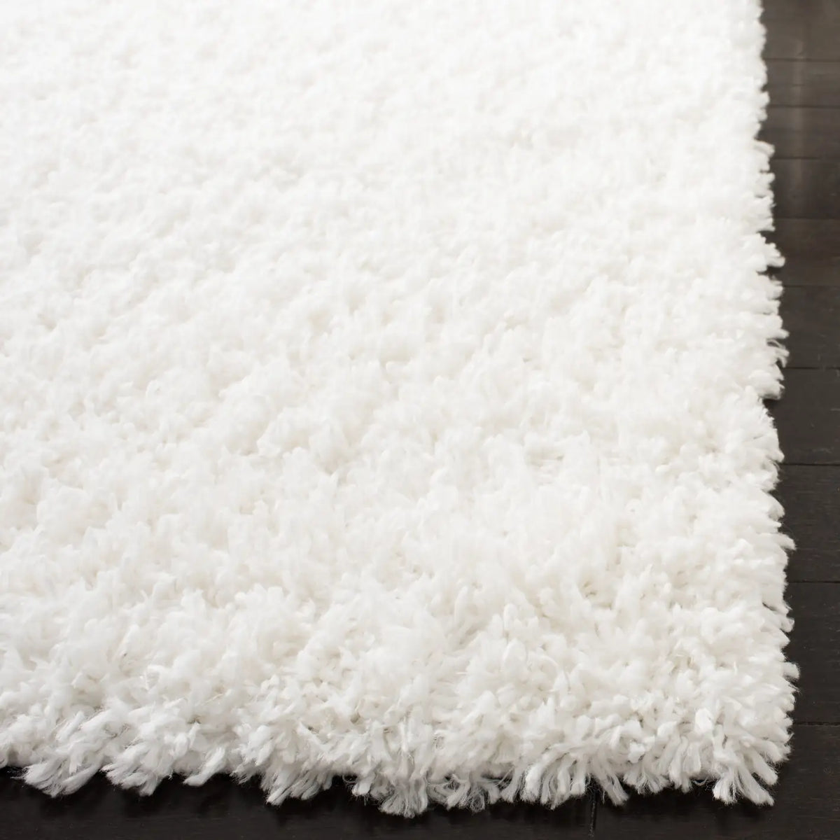 Safavieh August Shag 5'-3" x 7'-6" Rug in White