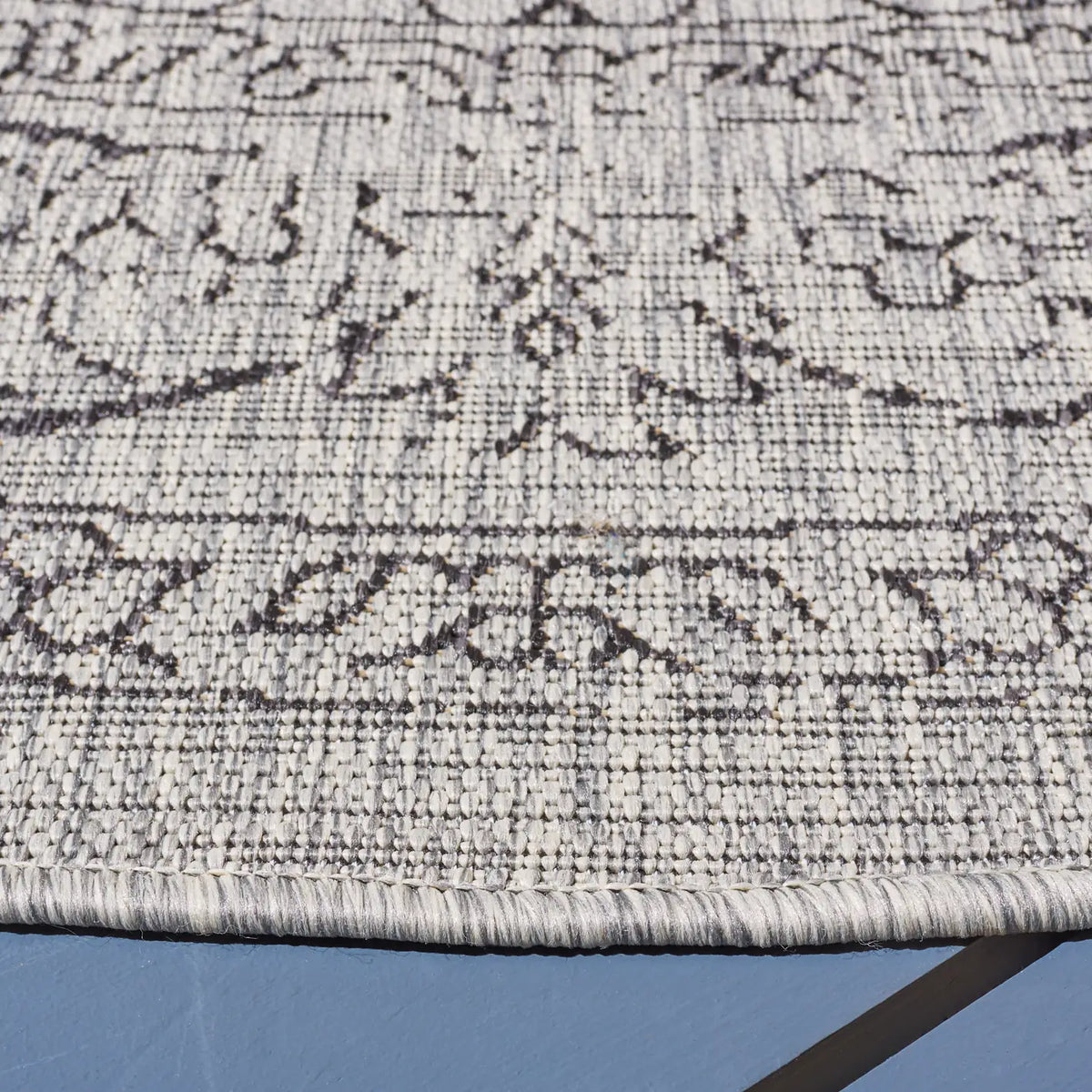 Safavieh Courtyard 6'-7" x 6'-7" Rug in Grey / Black