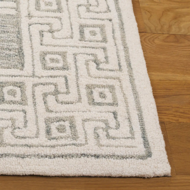 Safavieh Pine 4'-0" x 6'-0" Rug in Sage / Ivory