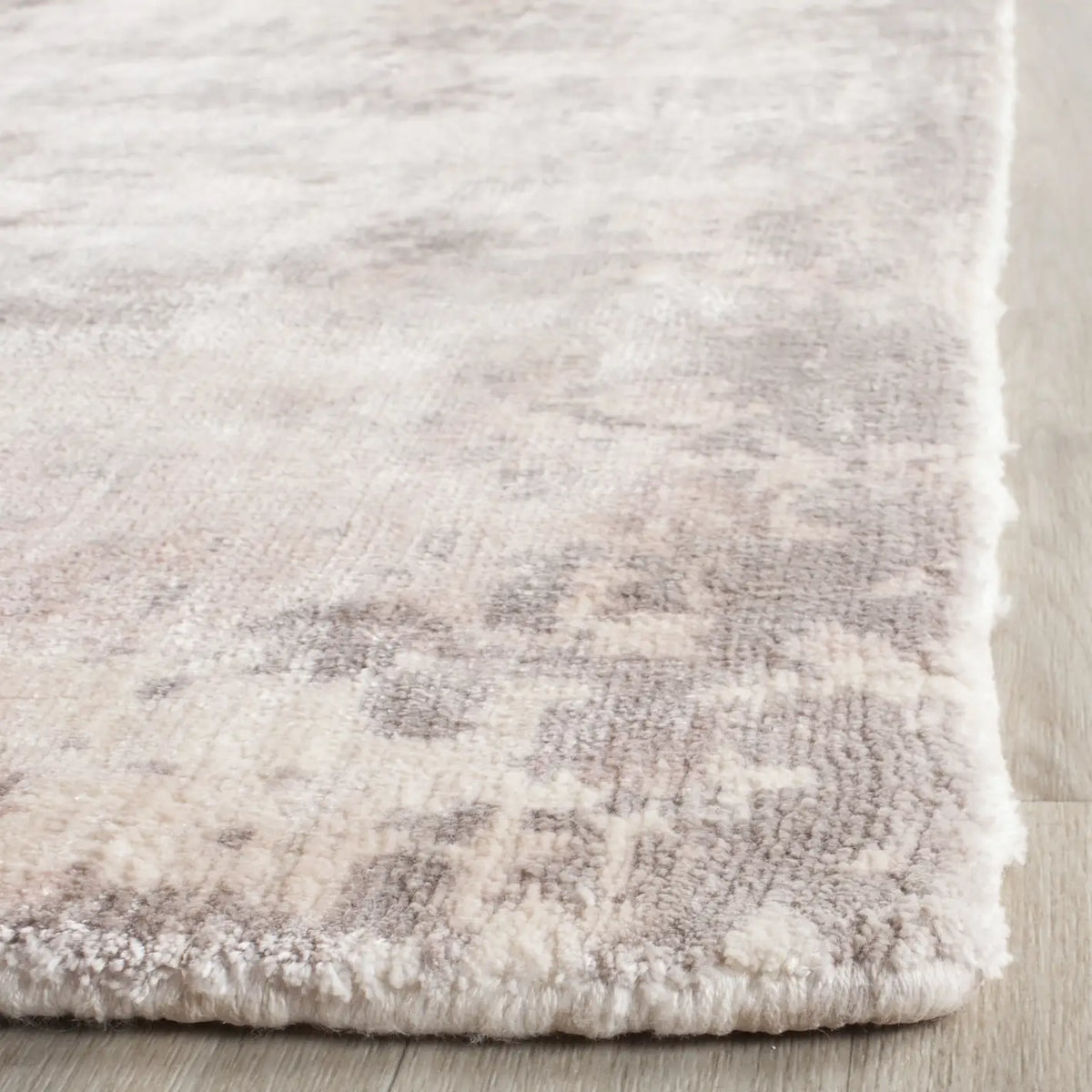 Safavieh Mirage 4'-0" x 6'-0" Rug in Pink