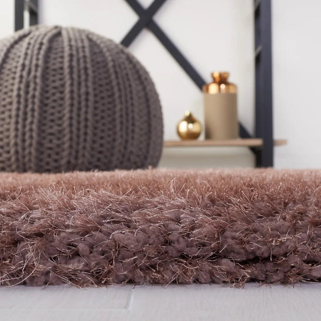 Safavieh Luxe Shag 4'-0" x 6'-0" Rug in Brown