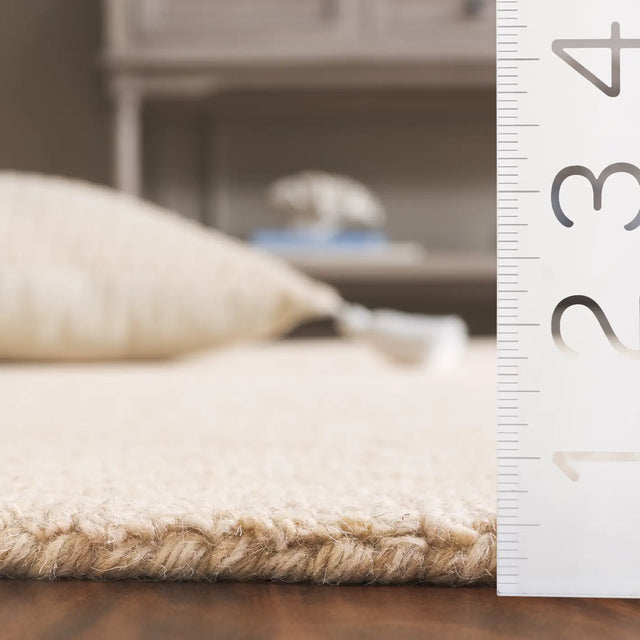 Safavieh Metro 4'-0" x 6'-0" Rug in Beige