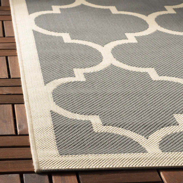Safavieh Courtyard 4'-0" x 5'-7" Rug in Anthracite / Beige