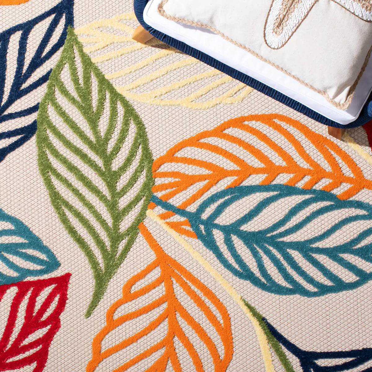 Safavieh Cabana 4'-5" x 6'-5" Rug in Ivory / Green