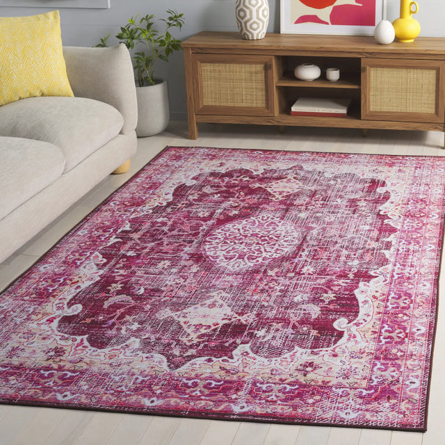 Safavieh Tucson 4'-0" x 6'-0" Rug in Burgundy / Pink