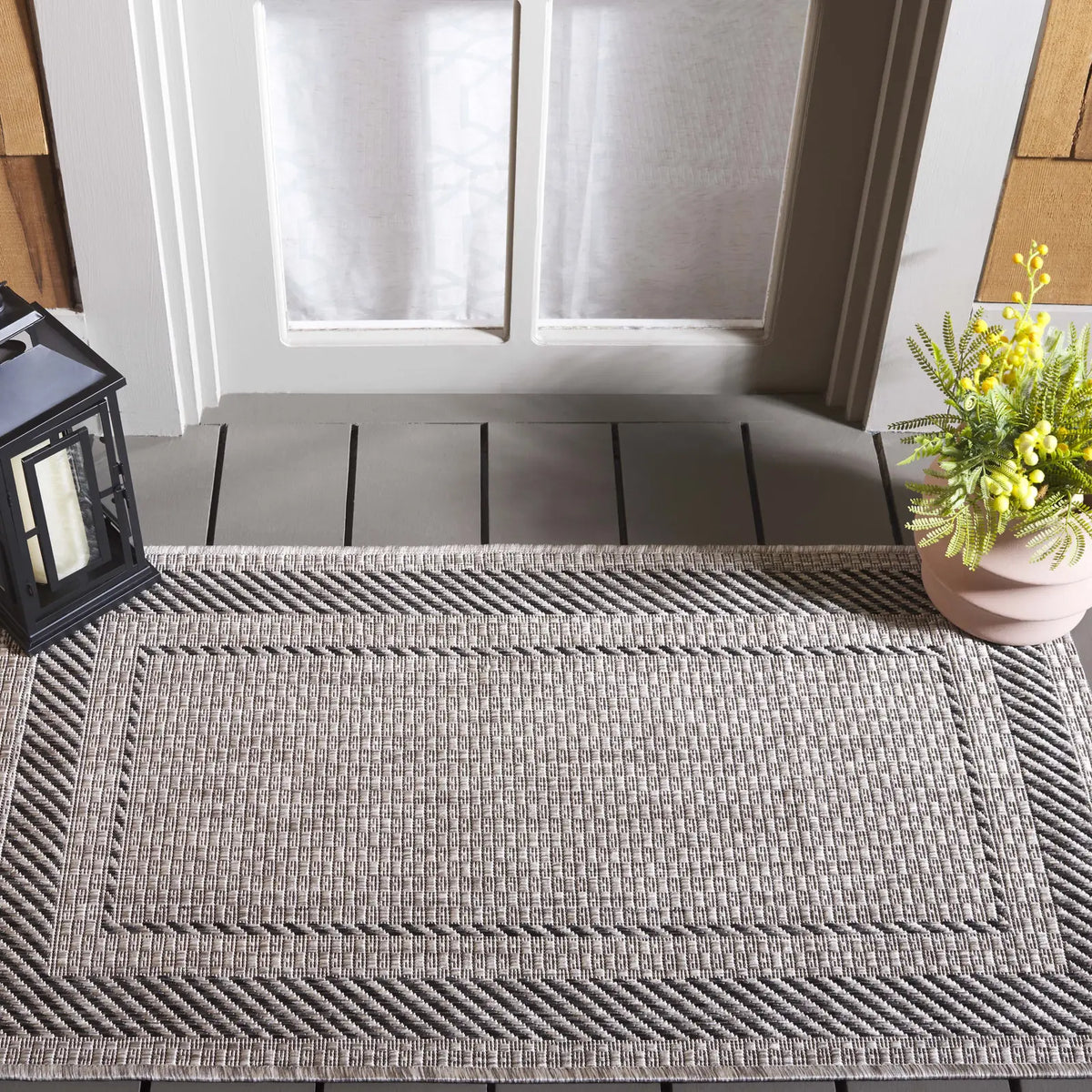 Safavieh Courtyard 2'-0" x 3'-7" Rug in Beige / Black