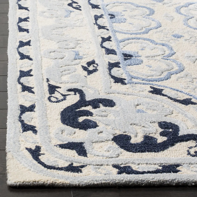 Safavieh Bella 6'-0" x 9'-0" Rug in Ivory / Blue