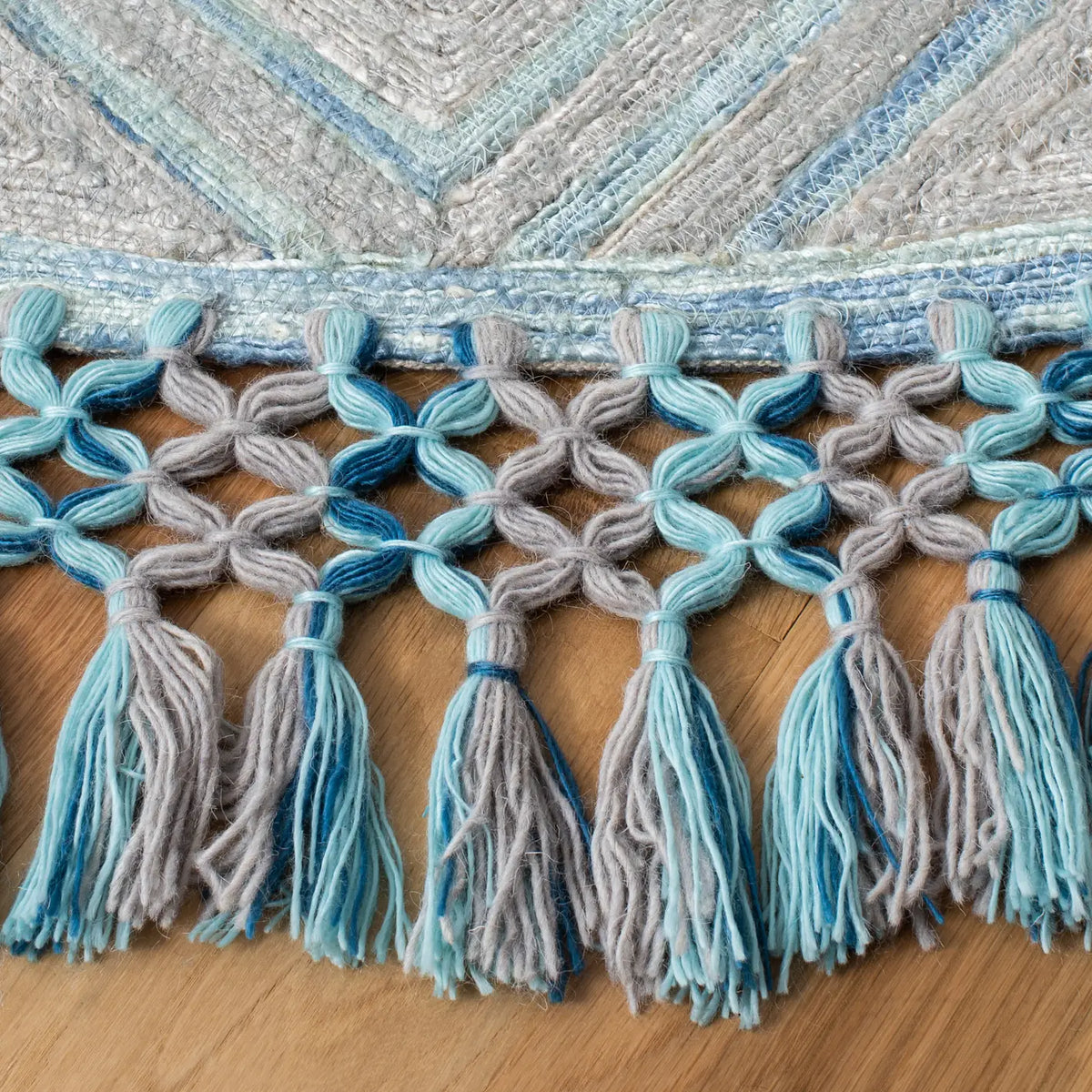 Safavieh Sahara 6'-0" x 6'-0" Rug in Grey / Aqua
