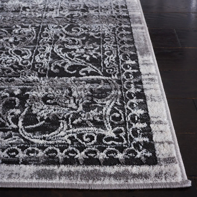 Safavieh Amelia 4'-5" x 6'-5" Rug in Charcoal / Grey