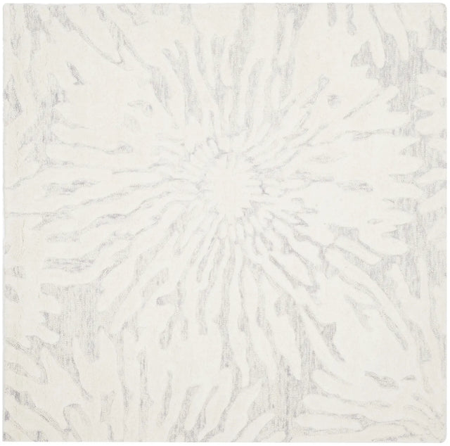 Safavieh Bella 5'-0" x 5'-0" Rug in Silver / Ivory