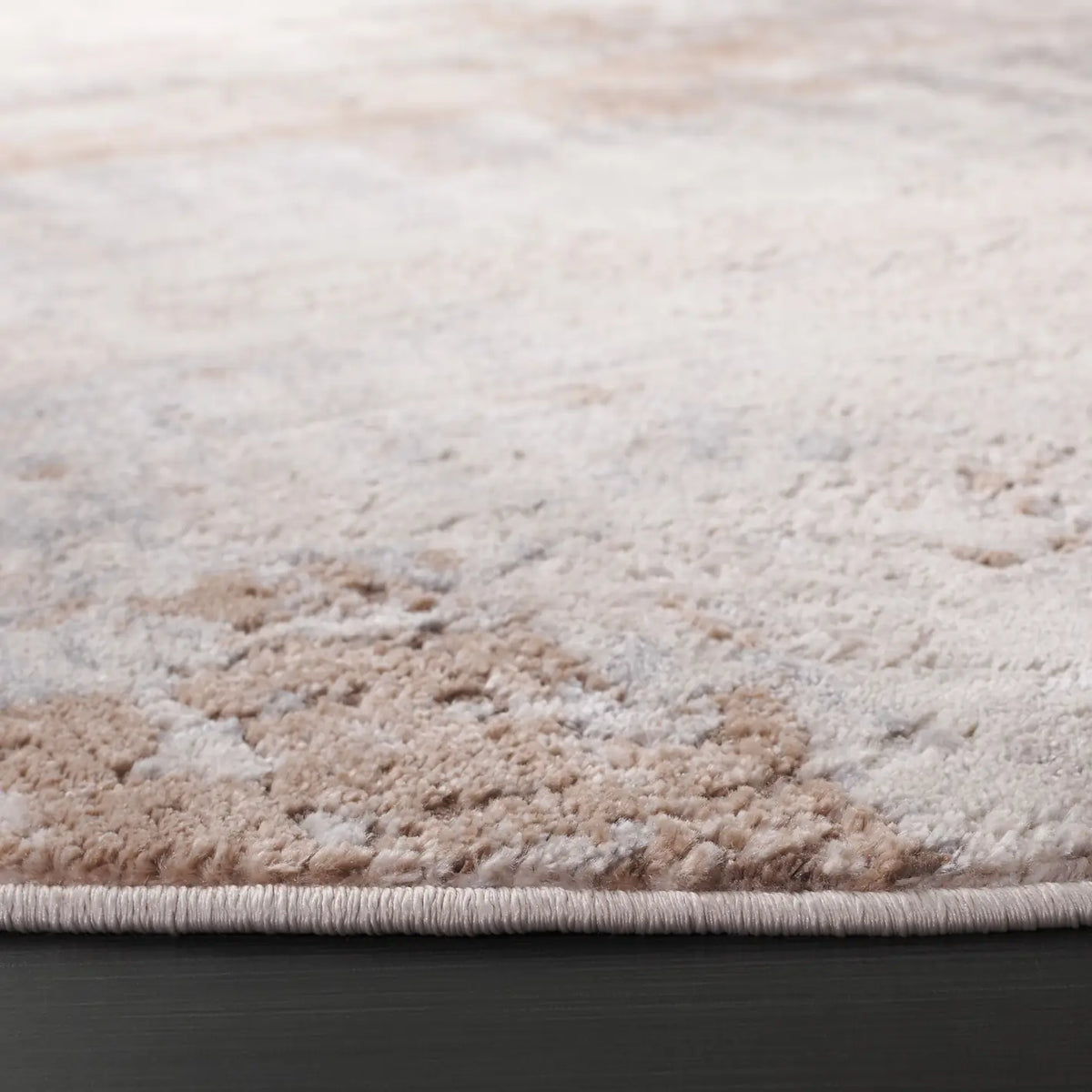 Safavieh Whisper 6'-7" x 6'-7" Rug in Beige / Light Grey