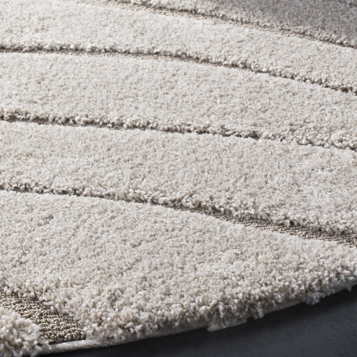 Safavieh Florida Shag 5'-0" x 5'-0" Rug in Cream / Beige
