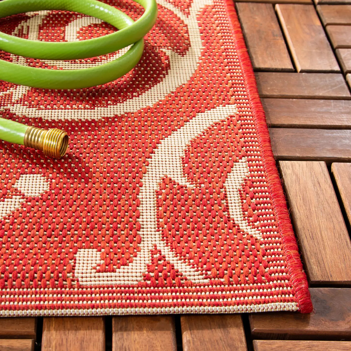 Safavieh Courtyard 4'-0" x 5'-7" Rug in Red / Natural