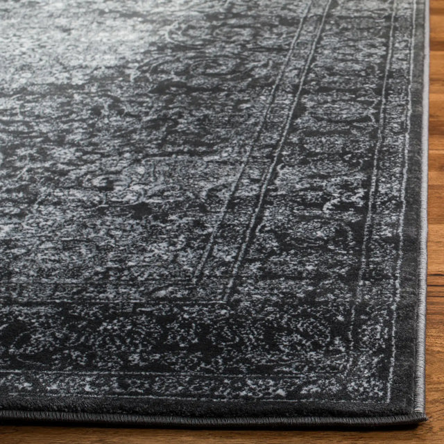 Safavieh Carnegie 5'-1" x 7'-6" Rug in Dark Grey / Cream