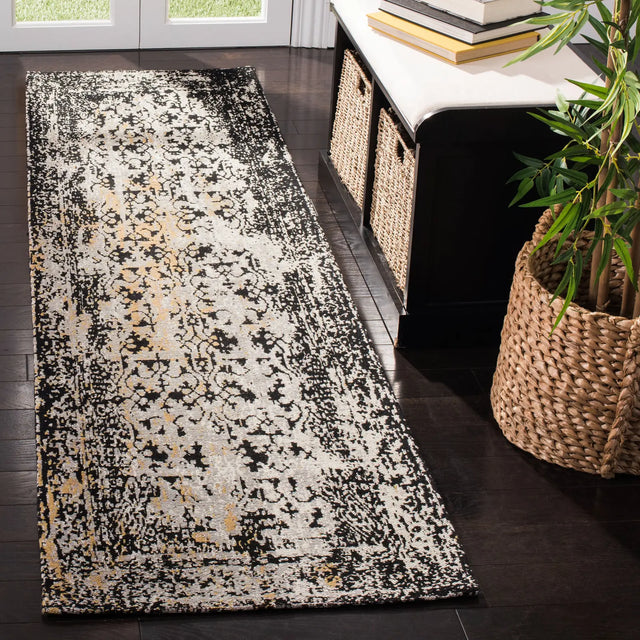 Safavieh Classic Vintage 2'-3" x 8'-0" Rug in Black / Silver
