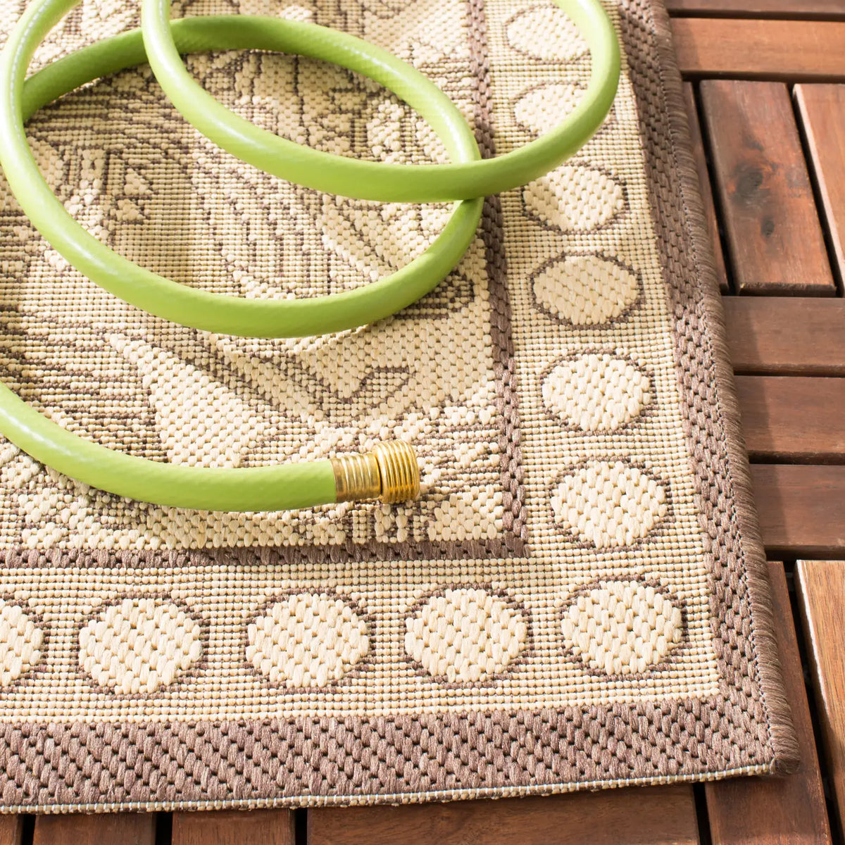 Safavieh Courtyard 5'-3" x 7'-7" Rug in Natural / Chocolate