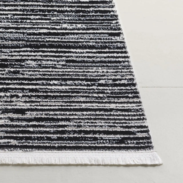 Safavieh Mila 4'-0" x 6'-0" Rug in Black / Ivory