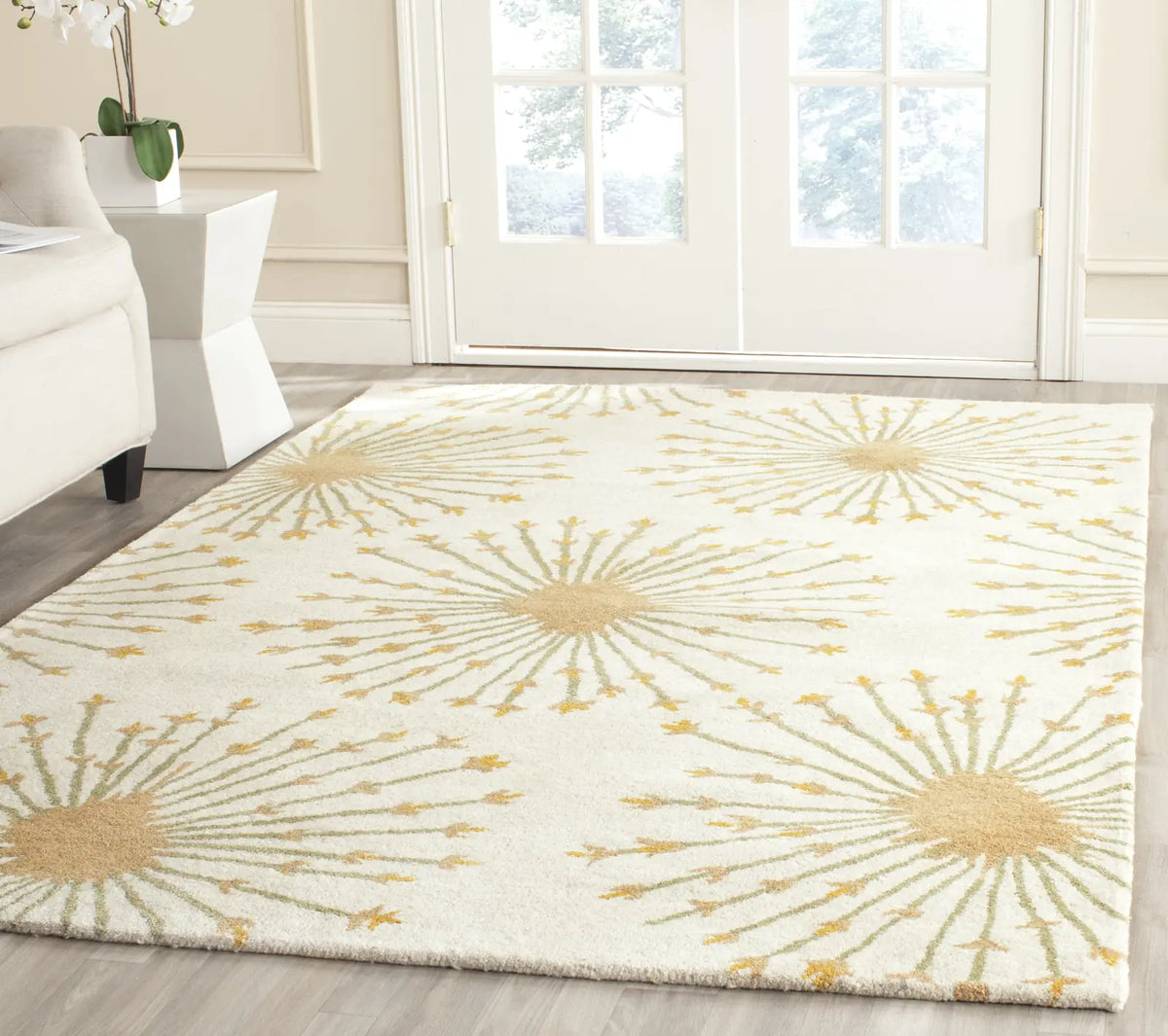 Safavieh Bella 4'-0" x 6'-0" Rug in Beige / Gold