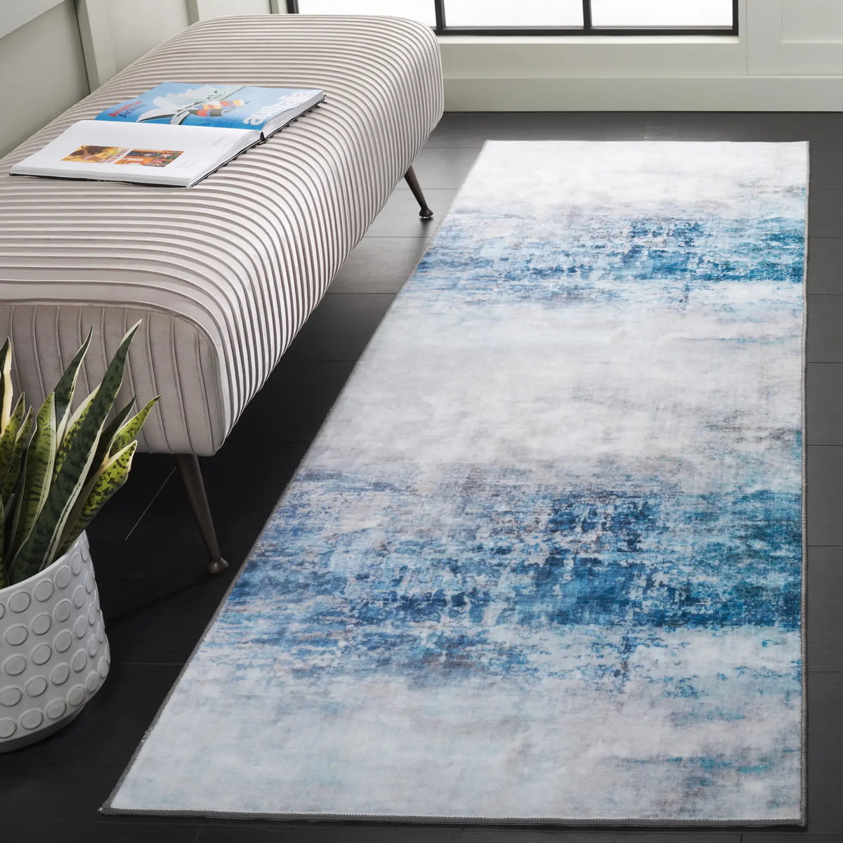 Safavieh Santa Monica 2'-6" x 8'-0" Rug in Grey / Blue
