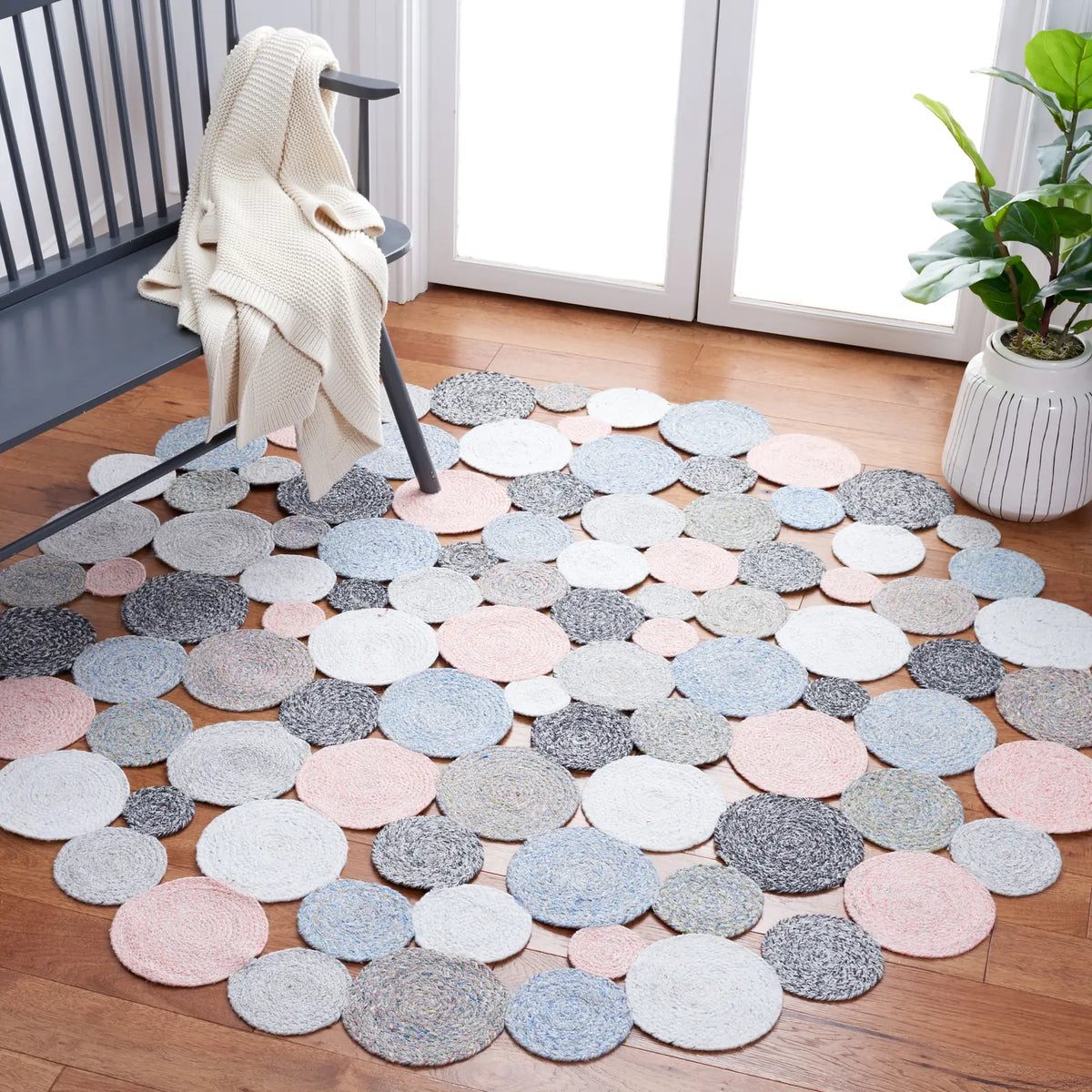 Safavieh Cape Cod 5'-0" x 5'-0" Rug in Blue / Pink