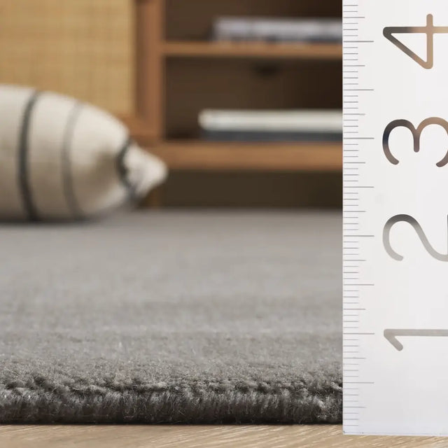 Safavieh Mirage 6'-0" x 9'-0" Rug in Grey
