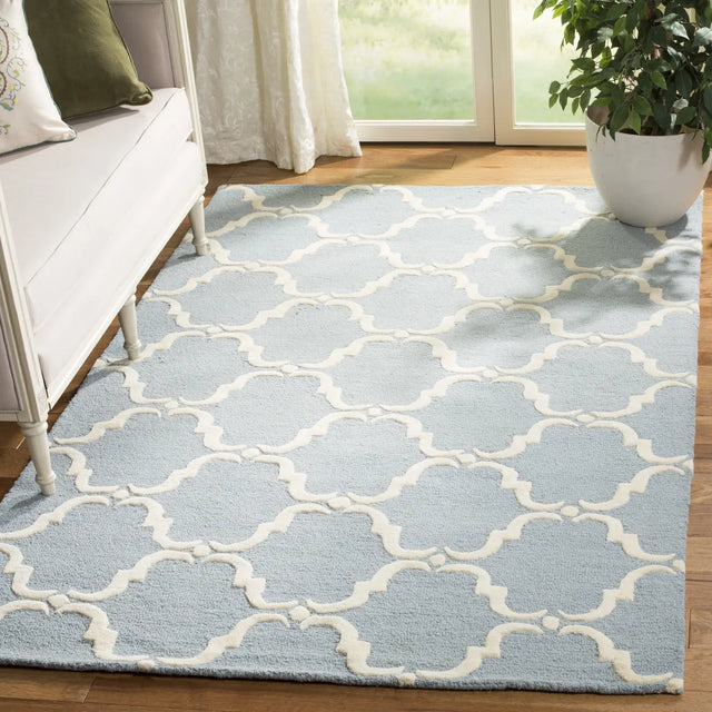 Safavieh Cambridge 5'-0" x 8'-0" Rug in Blue / Ivory
