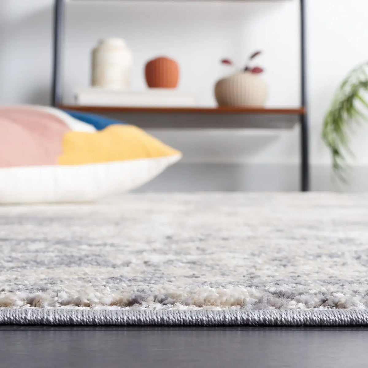 Safavieh Opal 4'-0" x 6'-0" Rug in Grey / Beige