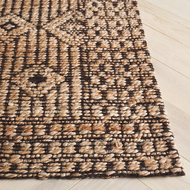 Safavieh Natural Fiber 4'-0" x 6'-0" Rug in Natural / Black
