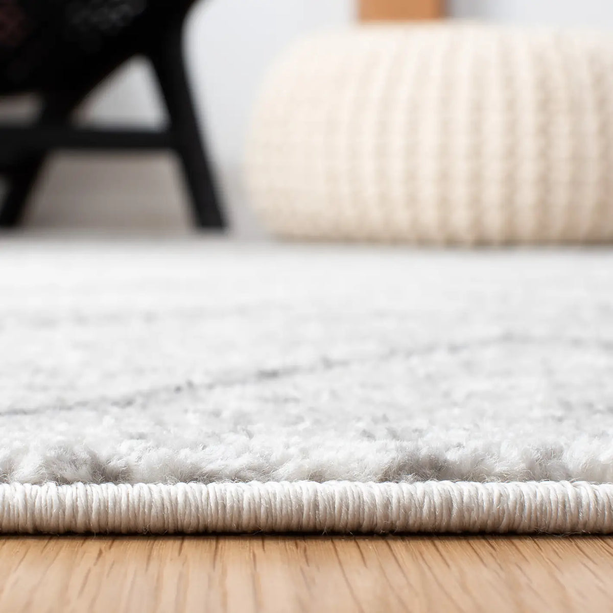 Safavieh Adirondack 4'-0" x 6'-0" Rug in Ivory / Dark Grey