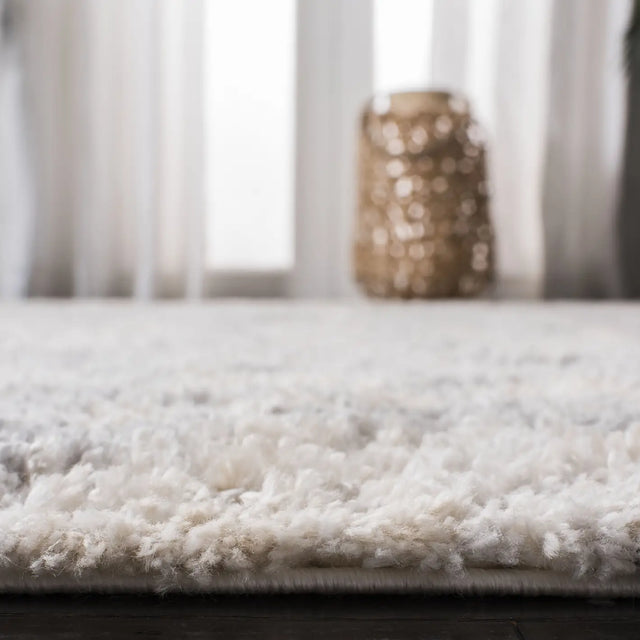 Safavieh Berber Shag 200 5'-3" x 7'-6" Rug in Cream / Grey