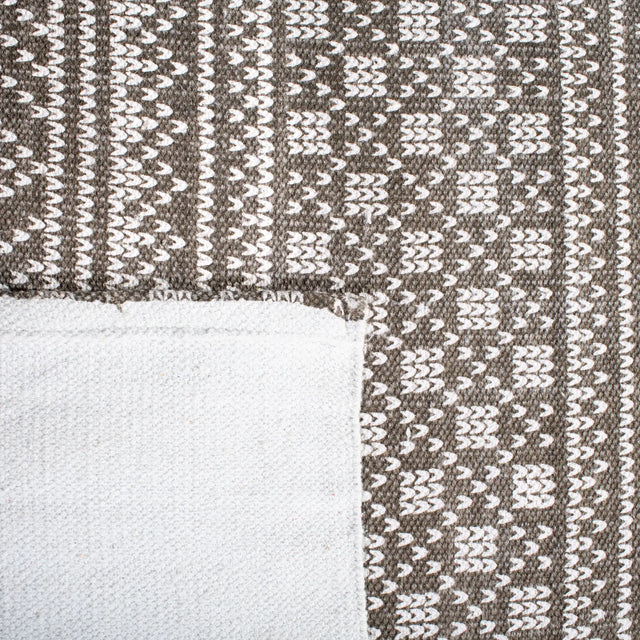 Safavieh Cedar Brook 5'-0" x 8'-0" Rug in Grey / Ivory