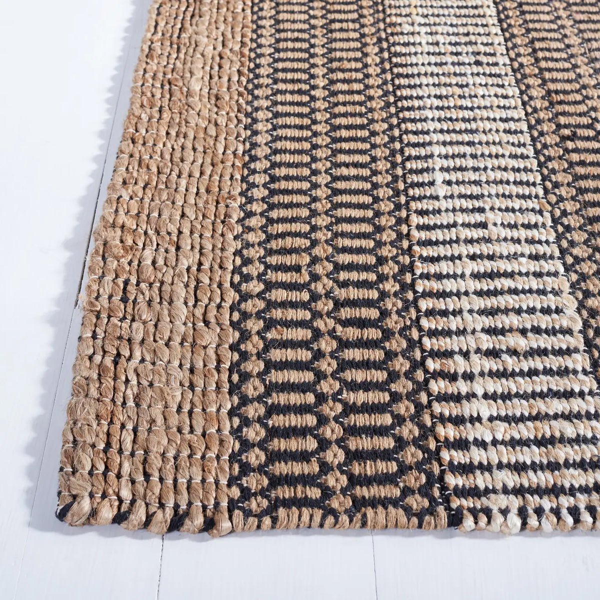 Safavieh Natural Fiber 4'-0" x 6'-0" Rug in Black / Natural