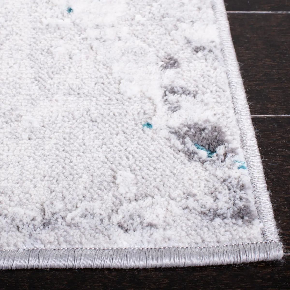 Safavieh Amelia 4'-5" x 6'-5" Rug in Grey / Aqua