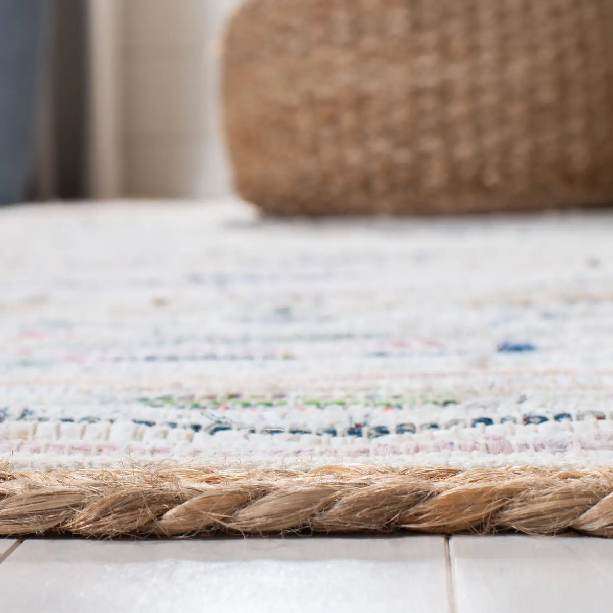 Safavieh Montauk 5'-0" x 8'-0" Rug in Grey / Natural