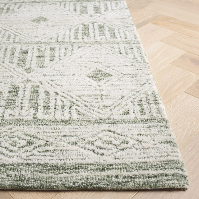 Safavieh Pine 4'-0" x 6'-0" Rug in Green / Ivory