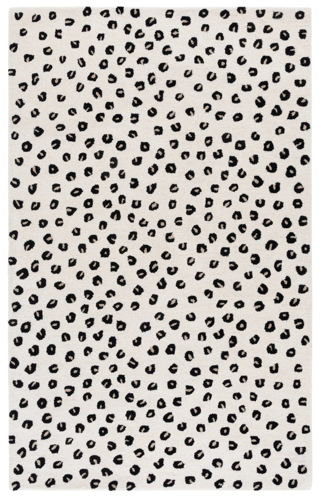 Safavieh Fifth Avenue 4'-0" x 6'-0" Rug in Ivory / Black